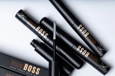 Boss obrva je stigao: Kallos je lansirao BROW BOSS HYBRID – revoluciju u oblikovanju obrva