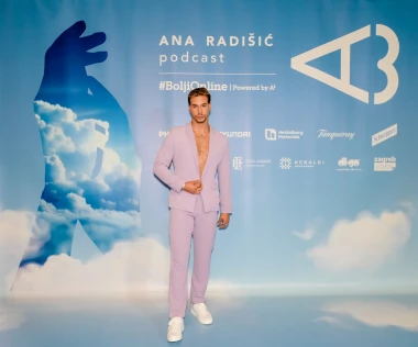 U zagrebačkom HNK-u Ana Radišić obilježila pet godina podcasta i predstavila svoju prvu knjigu