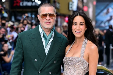 Ona u šljokicama, on u zelenom odijelu: Brad Pitt i Ines de Ramon zasjali na crvenom tepihu