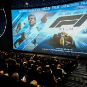 Vrućina, adrenalin i Brad Pitt - "F1 film" zapalio Zagreb na blockbuster screeningu ljeta