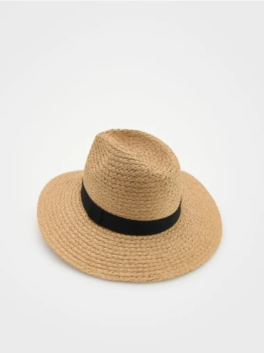 Šešir je ovo ljeto must have: Najljepši modeli koje ćemo nositi na plažama