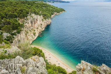 Rajske obale podno Biokova: Otkrijte najljepše plaže Makarske rivijere