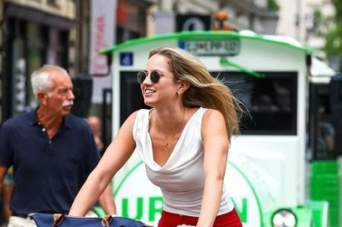 Kako izgleda ljubljanska špica? Slovenke voze bicikle u chic kombinacijama, a vole i lepršave haljine