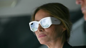 Melania Trump opet se skriva, ovaj put iza ekstravagantnih naočala