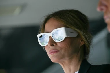 Melania Trump opet se skriva, ovaj put iza ekstravagantnih naočala