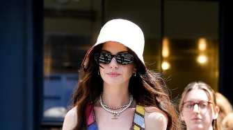 Anne Hathaway ponovno u staroj ulozi, pojavila se u posebnoj haljini i šeširiću na snimanju